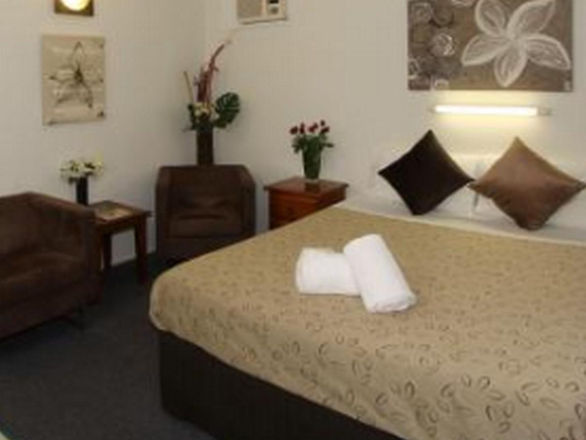 Charm City Motel Bundaberg Extérieur photo
